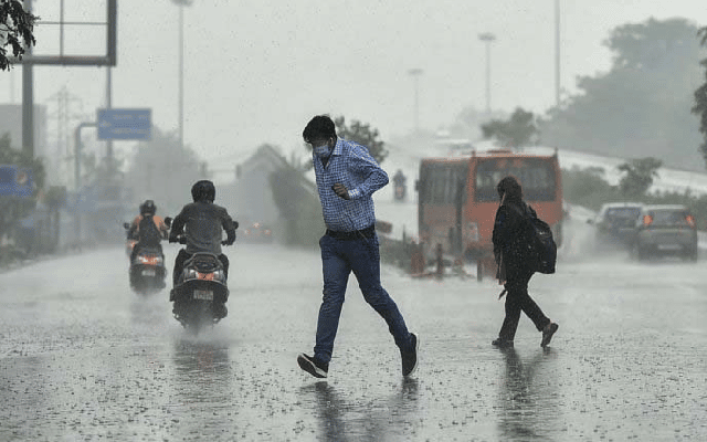 Chennai: Heavy rains lash Tamil Nadu, reservoirs almost full