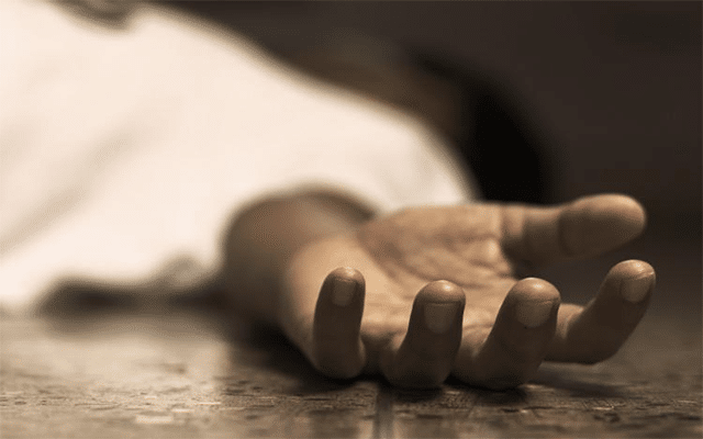 Man commits suicide by hanging himself from canter vehicle