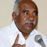 Mysore/Mysuru: Chief Minister H.D. Deve Gowda has said that it is not right to throw eggs at Siddaramaiah's car. Vishwanath