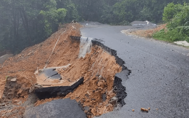 Honnavar: Highway collapses on sea route, instructions to use alternative route