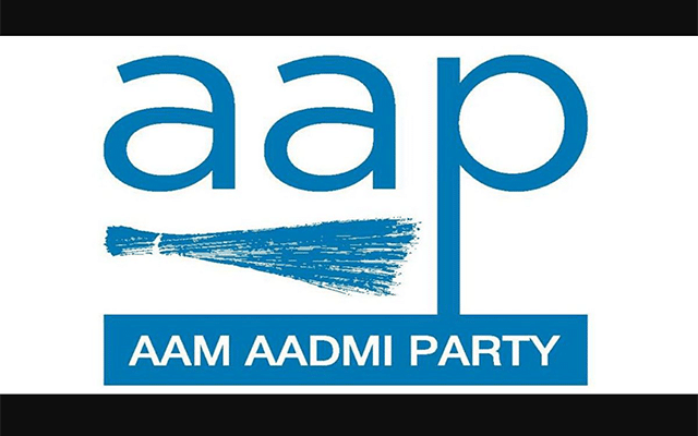 Aap on Monday accused the rebel Congress MLAs of betraying God and Goans.