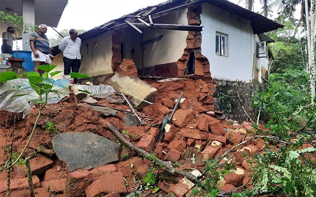 Heavy rains lashed bantwal taluk, causing damage to several areas.