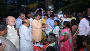 Chief Minister distributes compensation to the families 4