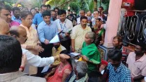 Chief Minister distributes compensation to the families 5