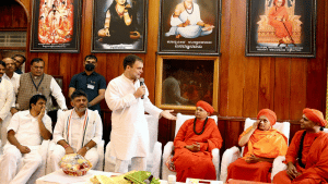 Rahul Gandhi visits Muruga Mutt in Chitradurga