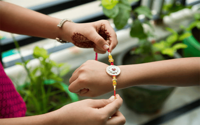 Teachers remove rakhi from children's hands, throw them in dustbin
