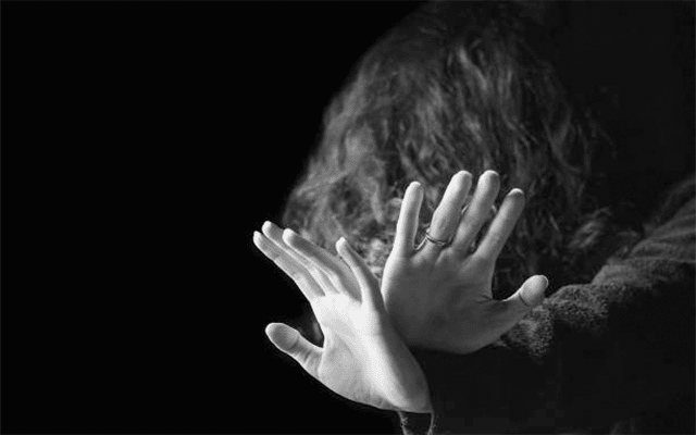 Attempt ed rape of girl, locals hand over accused to police