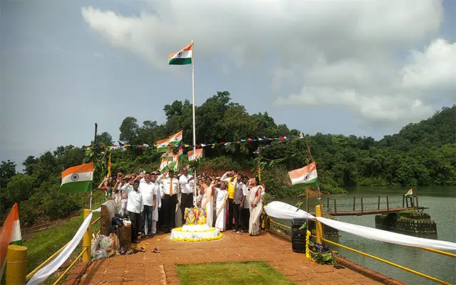 Senior citizens hoist national flag on the banks of Bheem Kol lake as per government orders