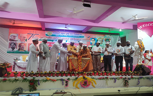 Sion Ashram Trust felicitates senior citizens who have crossed 75 years of age
