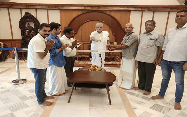 Veerendra Heggade donates for renovation of Mahadeva Mahaganapathi temple