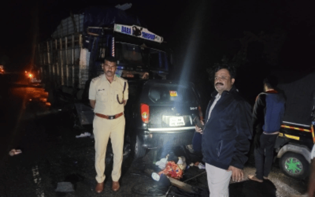 Yadgir: Six killed in head-on collision between car and lorry