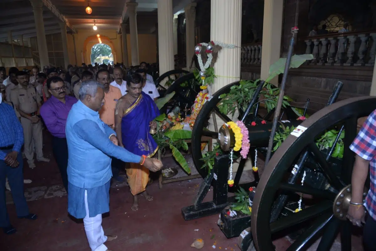 Mysore: Puja by minister in charge of artillery carriages
