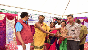 Bandhava Seva Sanstha distributes 5,000 eco-friendly clay Gauri-Ganesha idols