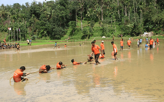 Madikeri: Mud field sports meet at Aruvathoklu village