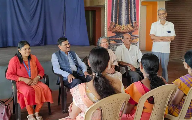 NABARD CGM meets Udupi saree weavers
