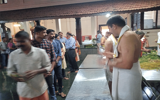Belthangady: Ujire Sri Janardhana Temple distributes new paddy stubble to devotees