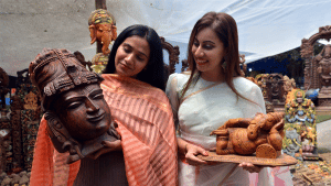 Bengaluru: 'Artisans' Bazaar' entertains the eyes