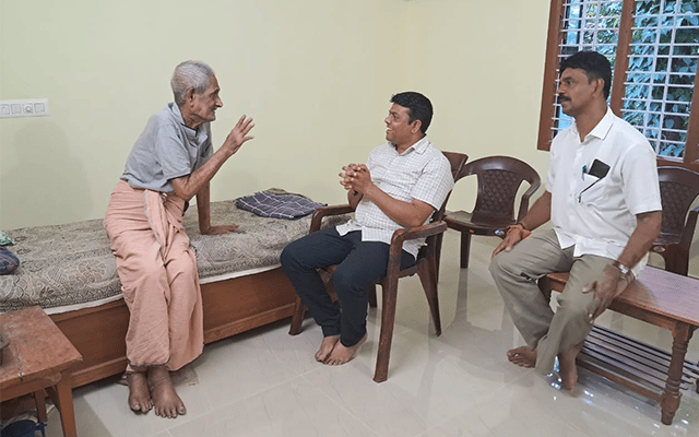 Belthangady: Harish Poonja visits B Subramanya Rao's house in Kanyadi to enquire about his health