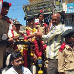 Mandya: A grand welcome for the soldiers who arrived at their native place