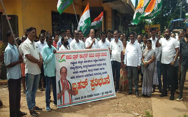 Udupi: Congress holds protest demanding repair of National Highway at Atradi