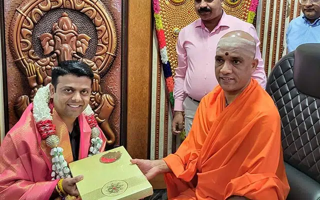 Belthangady: MLA Harish Poonja meets Sri Nirmalanandanatha Swamiji