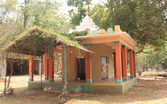 Kyathadevaraya's temple (Kegudi) is like a crownless Maharajah.