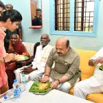 Bengaluru: CM Bommai, BSY eat breakfast at Dalit home