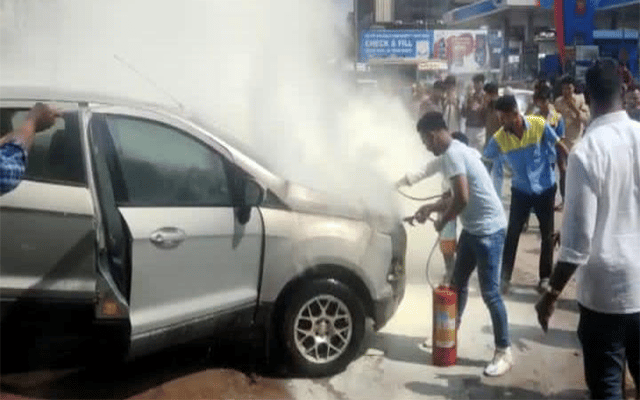 Mangaluru: Fire breaks out in a parked car