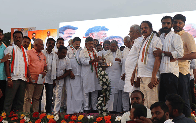 Shimoga: Congress party holds massive public outcry rally