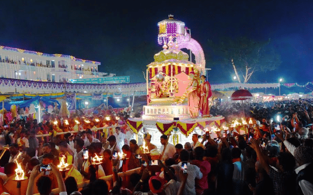 Lakshadeepotsava Sampanna with silver chariot procession at Gowrimaru Katte Utsava