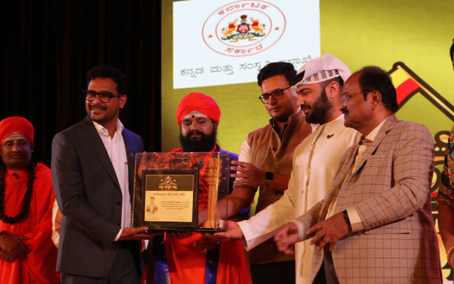 Hidayat Adoor, convenor of The Kannadiga's Federation, has been honoured with the 'International World Recognition' award