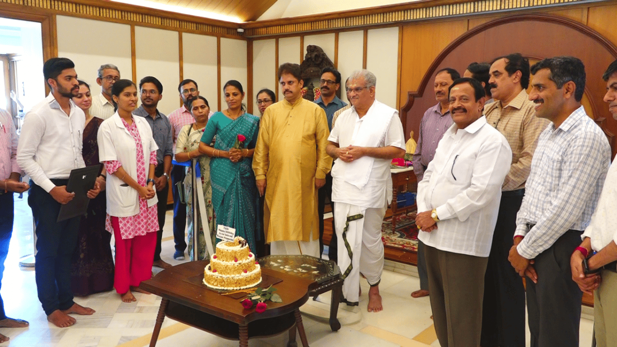 Manjunatheshwara Yoga and Naturopathy Hospital staff celebrate Heggade's birthday