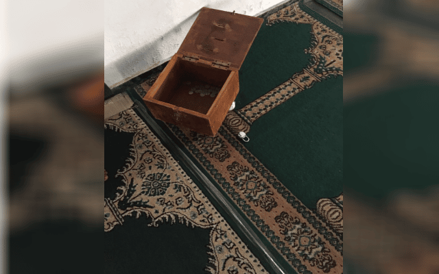 Thieves break into mosque, break 6 donation boxes, steal cash