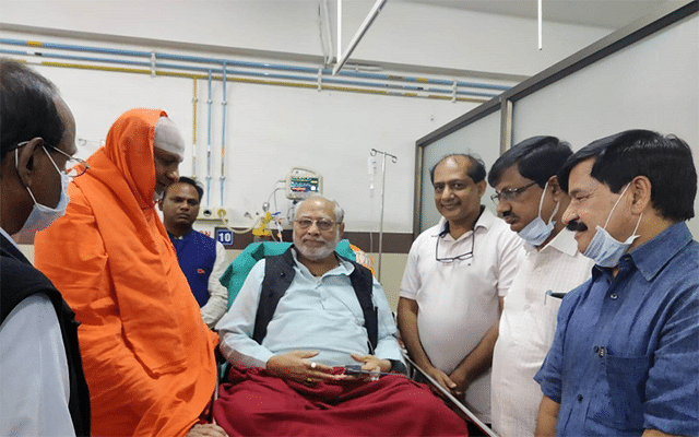 Pm Modi's brother's car meets with an accident near Mysuru