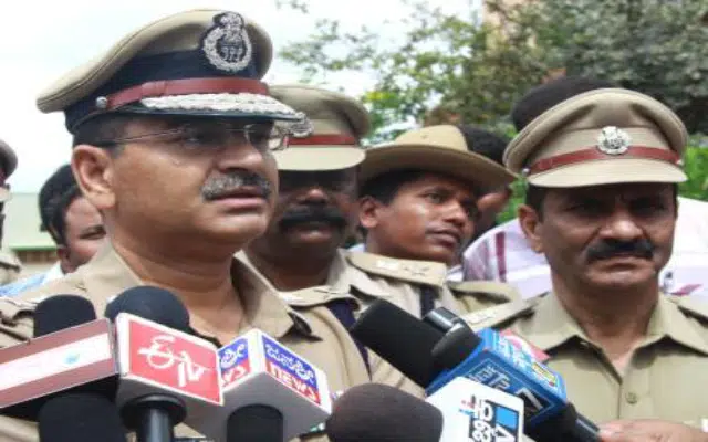 An IPS officer who brought back underworld dons from abroad has retired from service.
