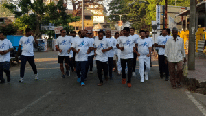 Cops run and create awareness to prevent crime