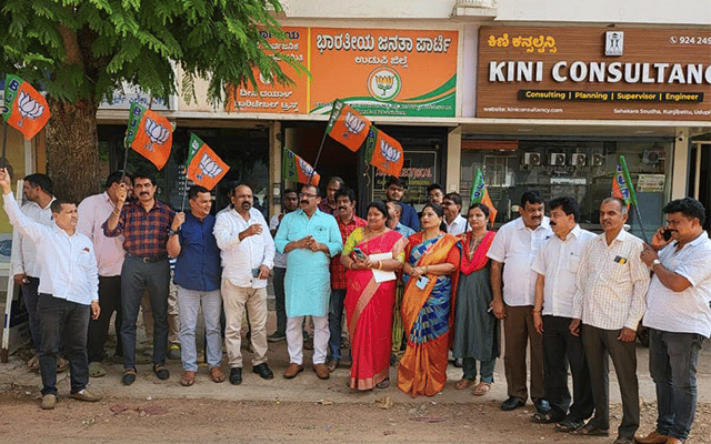 Udupi: BJP workers celebrate historic victory in Gujarat assembly elections