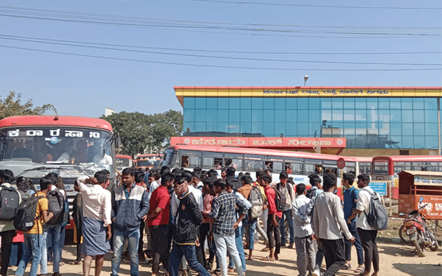 Students protest for bus in Hanur