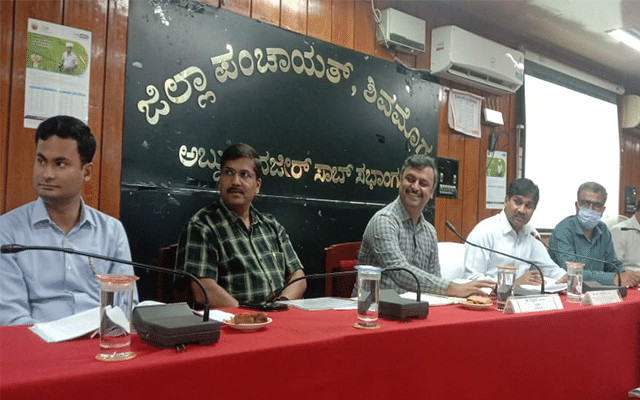 Shimoga: Dr. S. Selvakumar instructs people to be prepared for COVID-19 precautions and management