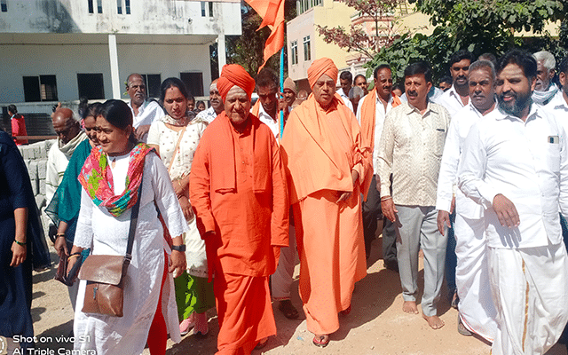 Padayatra from Gavadageri in Hunsur to Male Mahadeshwara Hill