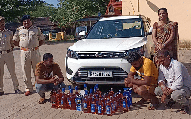 Karwar: Three arrested for illegally transporting liquor in Goa