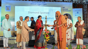 Mangaluru: Saraswatha Sangeetha Rajani, who entertained the audience, was organized at Dr. TMA Convention Centre