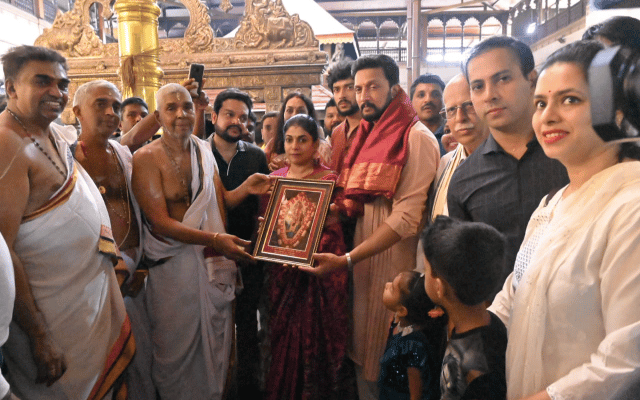 Actor Sudeep visits Kateel Sri Durgaparameshwari Temple