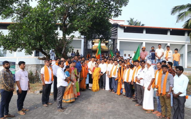 Bantwal: Annappa performs puja at Panjurli temple, begins padayatra