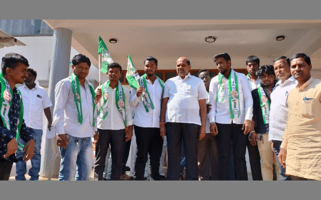 Bidar: Congress, BJP leaders from various villages who have joined JD(S)