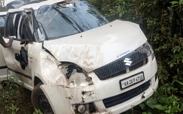Andaru: Two injured as car falls into ditch after driver loses control
