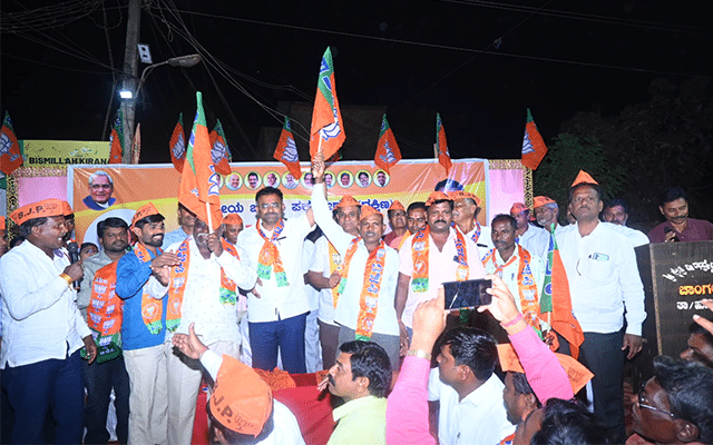 In Changalera village of Bidar South constituency, a large number of Congress members quit JD(S) to join BJP