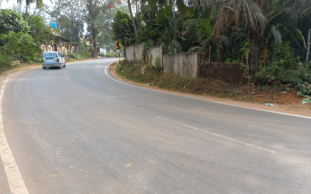 Belthangady: A dangerous compound wall for motorists