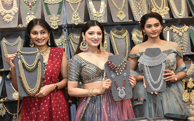Bengaluru: A unique jewellery show at Lalitha Ashok