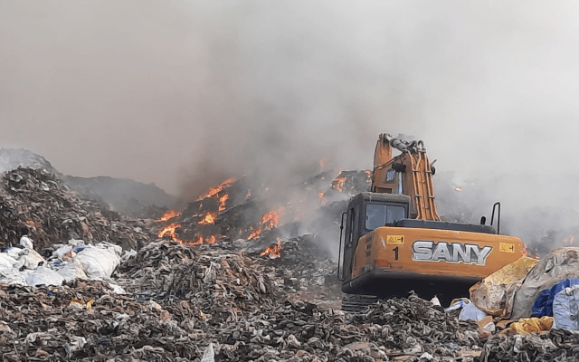 Fire breaks out at Pachanadi dumping yard, steps taken to control the fire